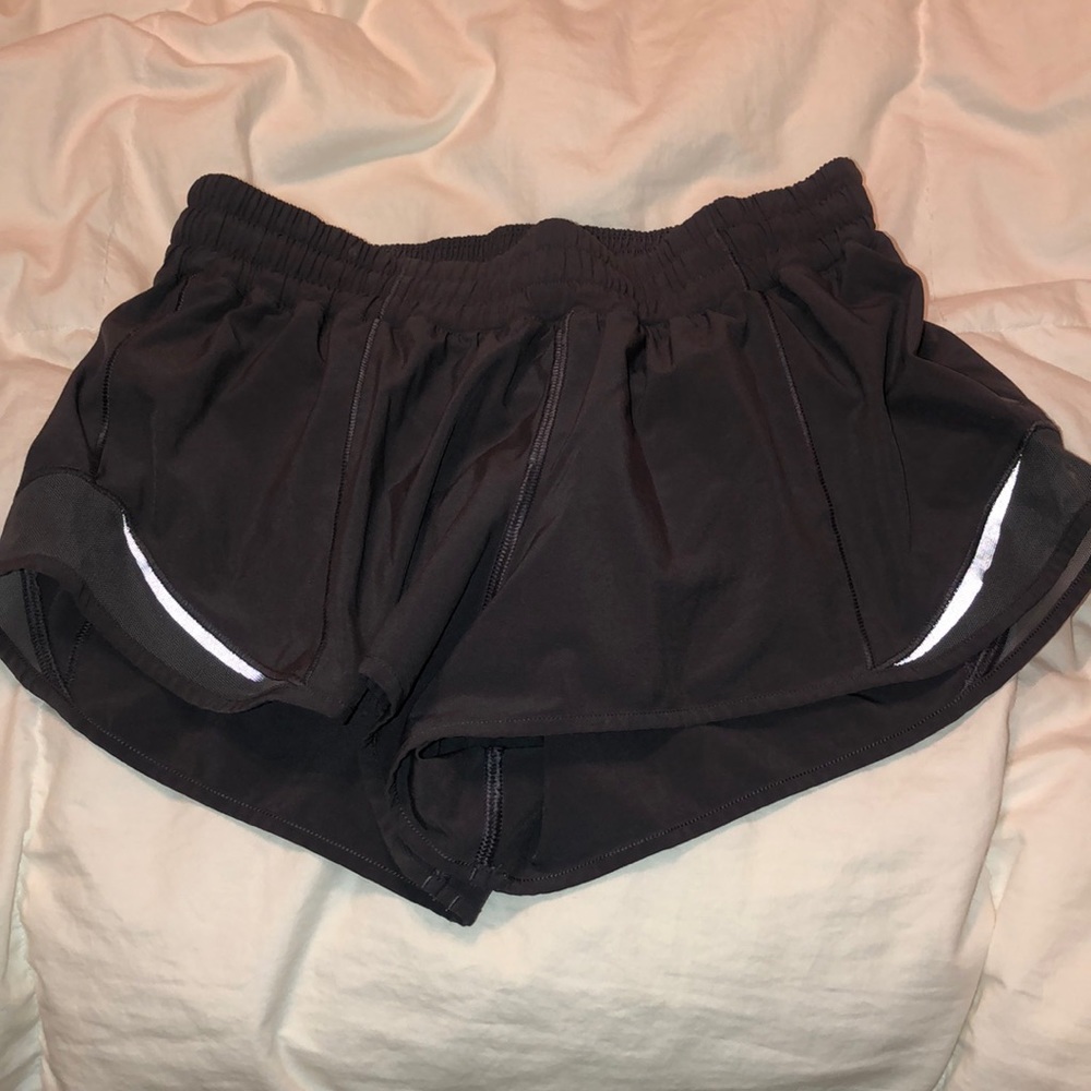 Lulu lemon hotty hot short 2.5”